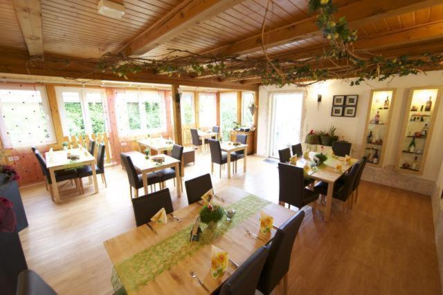 Отель Kleines Landhaus Wendel Kapellen-Drusweiler Экстерьер фото